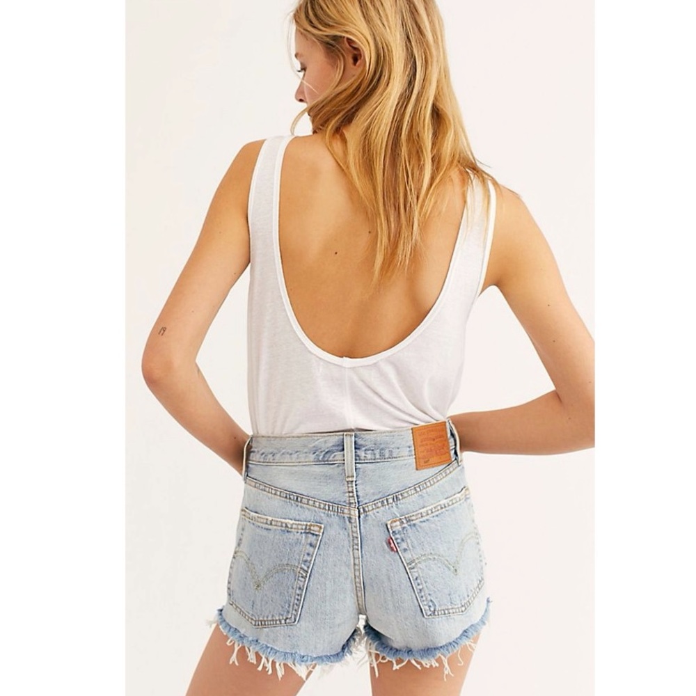 Free People // Levi’s 501 Cutoff Shorts🌛 - Picture 3 of 13